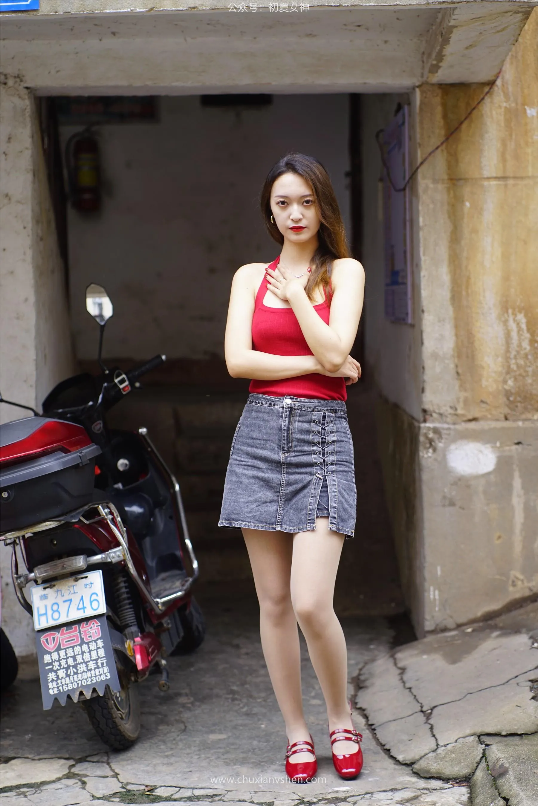 初夏女神 NO.045 依依 复古街头 [130P]插图2